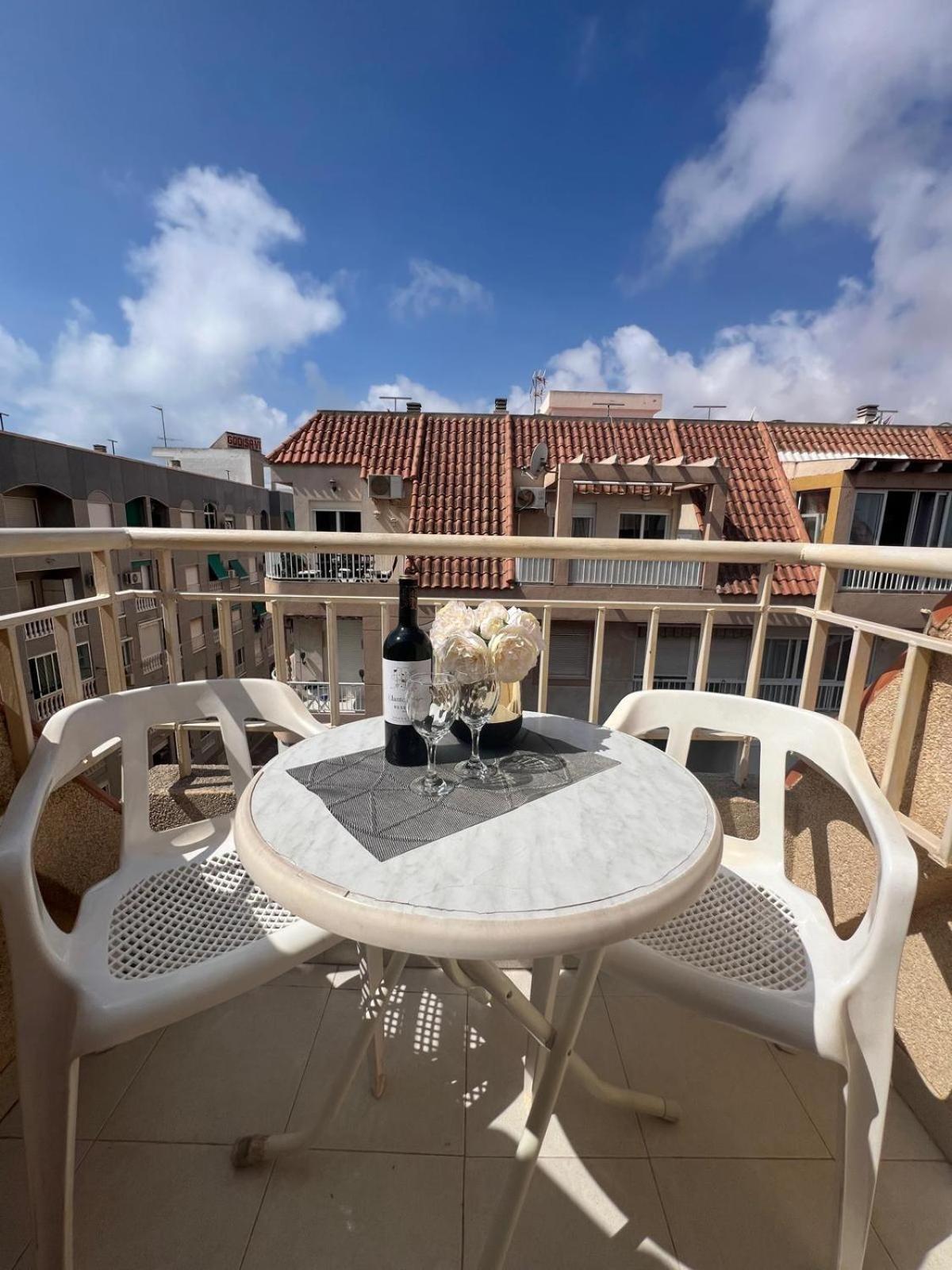Holiday Apartment Torrevieja Exteriör bild