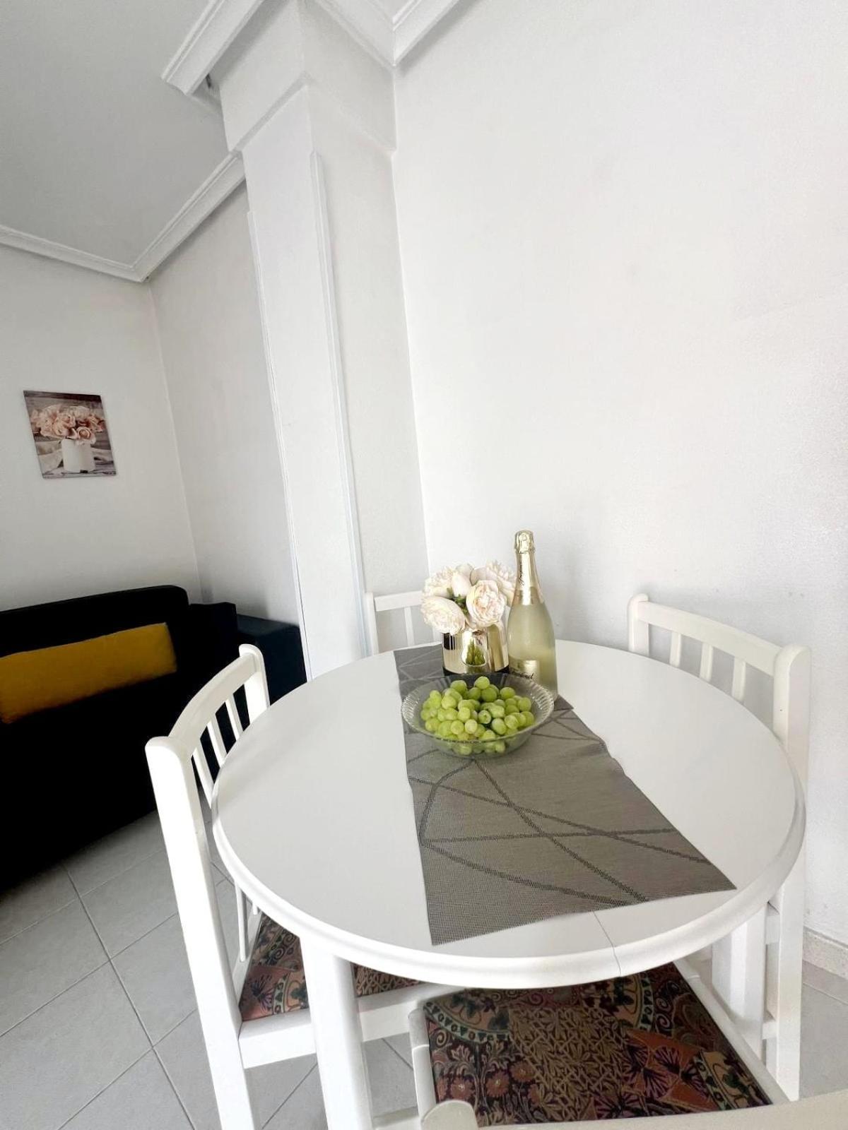 Holiday Apartment Torrevieja Exteriör bild